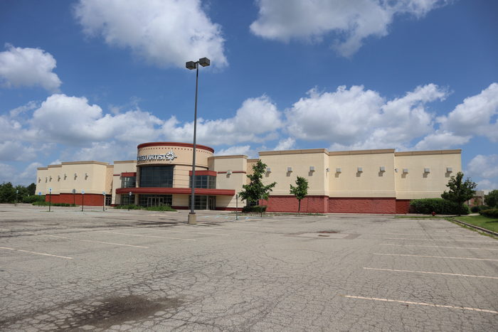 Regal UA Commerce Township - June 16 2022 Photo (newer photo)